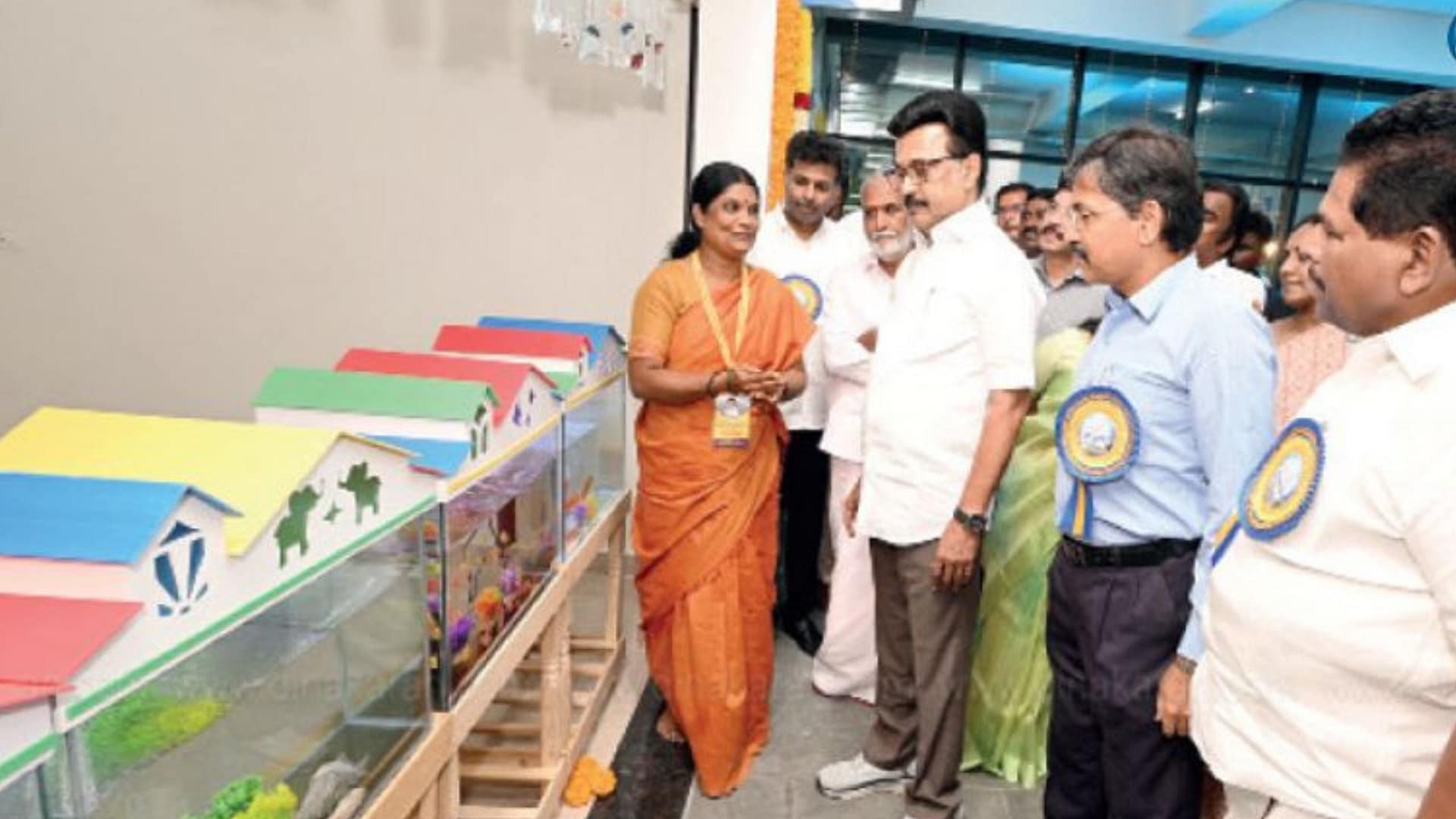 கொளத்தூர் வண்ண மீன் வர்த்தக மையம் திறப்பு விழாவின் போது...